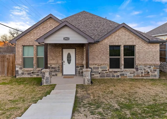 Casa De Solicitas, Near Stockyards, Sleeps 15! Fort Worth
