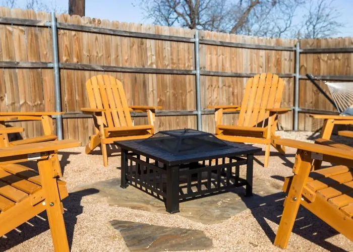 Casa De Solicitas, Near Stockyards, Sleeps 15! Vakantiehuis Fort Worth