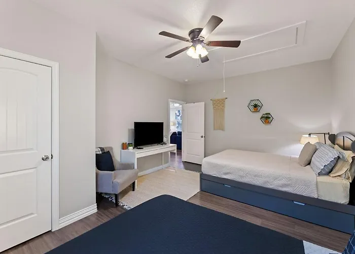 Casa De Solicitas, Near Stockyards, Sleeps 15! Fort Worth