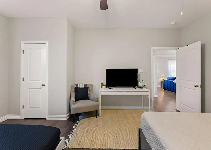 Casa De Solicitas, Near Stockyards, Sleeps 15! Vakantiehuis Fort Worth